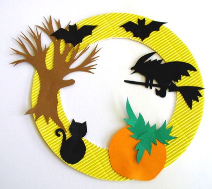 Bricolage                                                                                                                                                                                 Plus Couronne Halloween, Halloween Collage, Imprimibles Halloween, Bricolage Halloween, Halloween Window Decorations, Decoration For Halloween, Halloween Photo Booth, Halloween Decorations For Kids, Mascaras Halloween