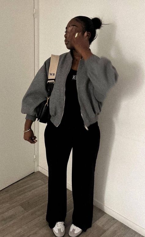 Casual Outfits Black Women Winter, Cozy Black Top For Streetwear, Black Clean Girl Aesthetic Outfits, Clean Girl Aesthetic Black Women Outfit, Autumn Outfits Black Women, Autumn Outfits Black, Winter Fashion Black Women, Outfits Black Women Winter, Black Clean Girl Astetic