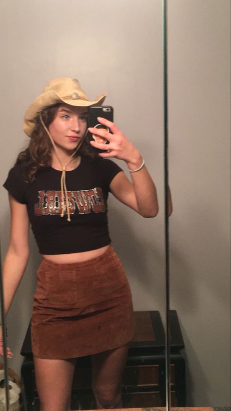 Skirt Halloween Costume Ideas, Skirt Halloween Costume, Cowgirl Halloween Costume, Cowgirl Halloween, Cowgirl Costume, Diy Halloween Costume, Brown Skirt, Brown Skirts, Halloween Costume Ideas