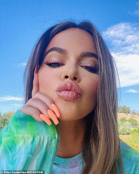 Glamarama: The Good American founder paired her pout with rosy cheeks, hot pink eyeliner, ... Khloe Kardashian Makeup, Khloe Kardashian Tristan Thompson, Khloe Kardashian Style, Khloe Kardashian And Tristan, Kardashian Makeup, Khloe Kardashian Photos, Khloe K, Kloe Kardashian, Khloé Kardashian