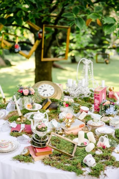 Woodland Fairy Birthday Party, Woodland Fairy Birthday, Alice In Wonderland Tea Party Birthday, Tea Party Table, Alice Tea Party, Alice In Wonderland Wedding, Mad Hatter Party, Tafel Decor, High Tea Party