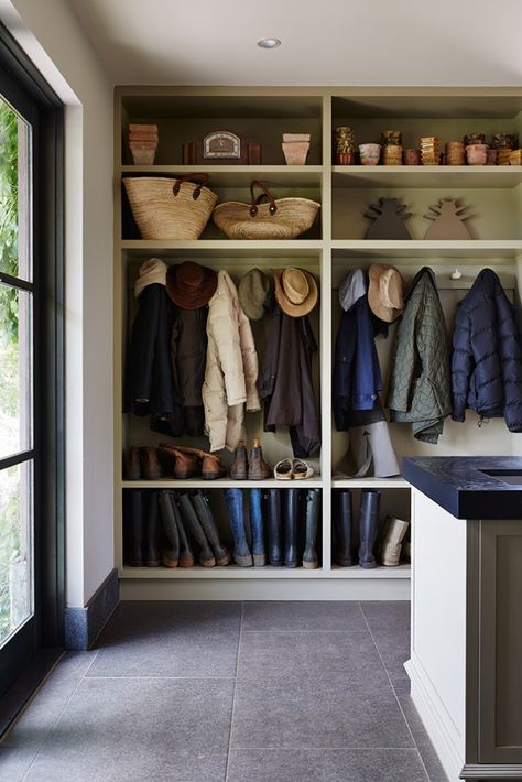 Coat Closet Storage, Diy Kast, Sas Entree, Closet Small Bedroom, Mudroom Closet, Coat Closet Organization, Entryway Closet, Hallway Closet, Laundry Room Doors