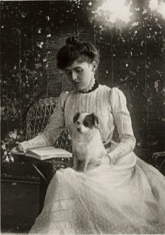 Edith Wharton and her dog...wrote one of my personal favorites "Age of Innocence" Michel De Montaigne, The Age Of Innocence, Edith Wharton, Woman Authors, Women Writers, Story Writer, Writers And Poets, Famous Authors, Woman Reading