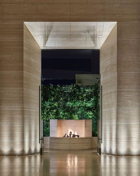 West Hollywood Edition Hotel by John Pawson opens in Los Angeles Hotel Interior Bedroom, Ian Schrager, Boutique Hotels Interiors, Luxury Hotels Interior, California Luxury, Edition Hotel, Hotel Los Angeles, Public Hotel, John Pawson