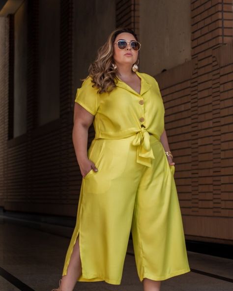 Macacão plus size para casamento | Dicas e inspirações para convidadas 2piece Outfits, Elegant Dresses Classy, African Fashion Women Clothing, Classy Casual Outfits, Plus Size Jumpsuit, Ladies Tops Fashion, Plus Size Dress, Plus Size Casual, Curvy Fashion