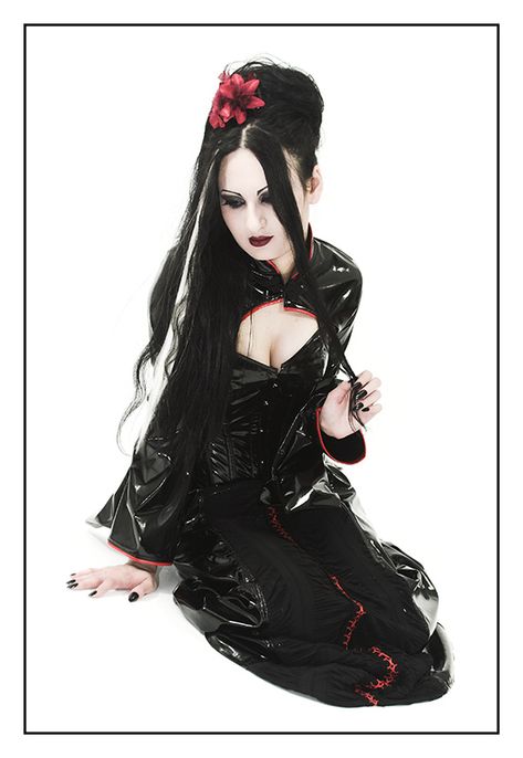 . Gothic Geisha, Anglo Gothic, Goth Alternative Fashion, Gothic Couture, Gothic Things, Witch Moon, Gothic Looks, Gothic Models, Gothic Clothes