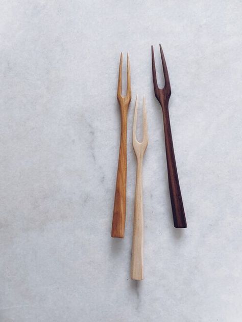 Pickle Fork, Wooden Spoon Carving, Handmade Wooden Spoons, Wood Spoon Carving, Simple Wood Carving, Wooden Fork, Carved Spoons, Wood Utensils, Wooden Kitchen Utensils