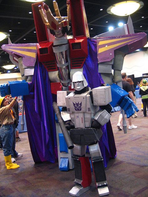 Transformers Starscream and Megatron costumes by insidethemagic, via Flickr Transformer Halloween Costume, Transformer Costume, Transformers Starscream, Transformers Memes, Transformers Funny, Rescue Bots, Httyd Dragons, Halloween Everyday, Transformers 3