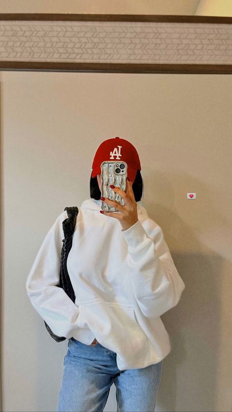 LA baseball cap outfit La Baseball Cap Outfit, La Baseball Cap, Baseball Cap Outfit, Nude Outfits, Cap Outfit, Red Cap, Outfits Ideas, Baseball Cap, Vision Board