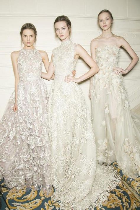 Valentino Haute Couture S/S 2013. Valentino Bridal, Valentino Haute Couture, Valentino Couture, Jairzinho, White Dresses, Christian Lacroix, Looks Chic, Gorgeous Gowns, Bridal Couture