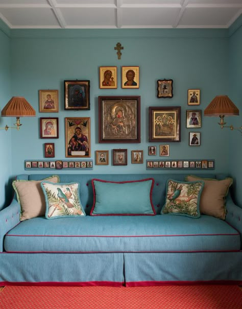 Best Blue Paint Colors, Oval Room Blue, Turquoise Walls, Blue Gray Paint, Blue Paint Colors, Home Altar, Interior Wall Design, A Living Room, Blue Walls