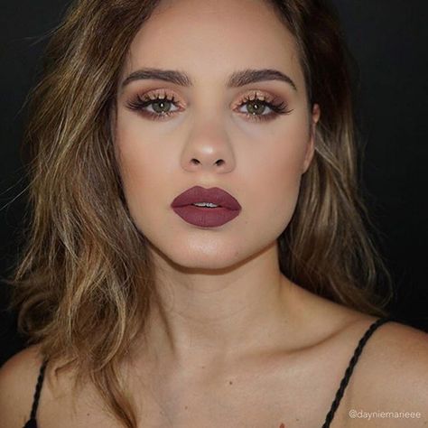 ❀ Valentina Romée ❀ Burgundy Makeup Look, Makeup Look Ideas, Burgundy Makeup, Burgundy Lips, Dark Lipstick, Fall Makeup Looks, Beauty Make-up, Makijaż Smokey Eye, Braut Make-up