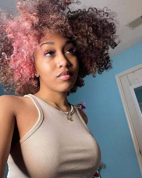 Pink Highlights Curly Hair Black Women, Pink And Brown Curly Hair, Light Pink Hair Dye, Long Relaxed Hair, Brown And Pink Hair, Pink And Black Hair, Front Pieces, Skunk Stripe, Light Pink Hair