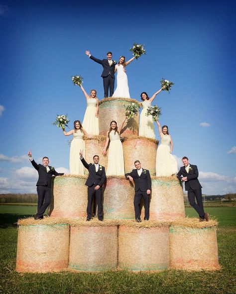 Wedding Farm Ideas, Wedding On Farm, Rustic Farm Wedding Ideas, Farm Wedding Ideas Country, Farm Wedding Dress, Farm Rustic Wedding, Rustic Western Wedding, Farm Wedding Decorations, Wedding On A Farm