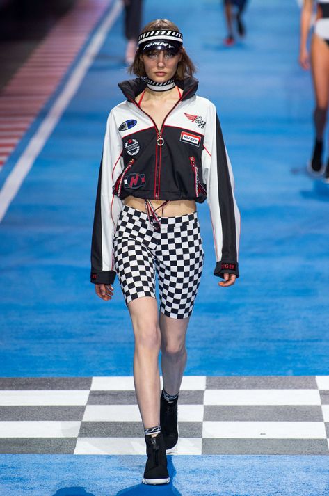 Fashion Week Fall 2018 Trend Motorspot Motocross Racing - Fashionista Black Fluffy Jacket, Womens Motorcycle Fashion, Positive Quotes For Life Encouragement, Life Encouragement, Race Outfit, Tommy Hilfiger Fashion, Catwalk Models, Look Festival, Quotes For Life