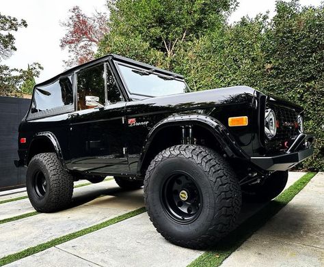 Bronco Restomod, Custom Bronco, Black Bronco, Vintage Broncos, Bronco Black, Vintage Bronco, 1956 Ford F100, Off Road Bumpers, Classic Bronco