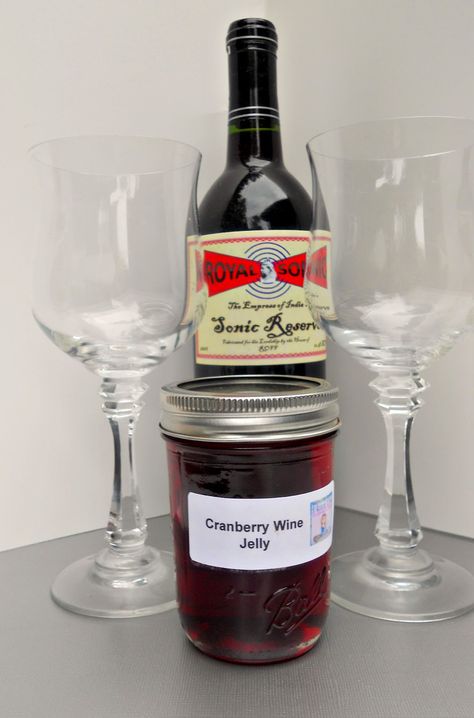 Cranberry Red WIne Jelly Recipe Red Wine Jelly, Wine Jelly Recipe, Red Wines Guide, Red Wine Recipe, Cranberry Wine, Wine Jelly, Cranberry Jelly, Homemade Alcohol, Book Guide