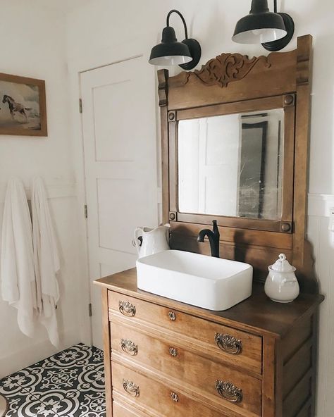 10 Genius Modern Farmhouse Bathroom Decor Ideas Bathroom Vanity Remodel Ideas, Bathroom Aesthetic Ideas, Vanity Remodel, Modern Farmhouse Bathroom Decor, Vintage Farmhouse Bathroom, Farmhouse Style Bathroom Vanity, Bathroom Vanity Remodel, Farmhouse Bathroom Decor Ideas, Vanity Makeover