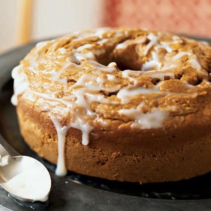 Put down that pumpkin spice latte and pick up a mixing bowl, because today we're featuring an incredible recipe that highlights the superstar ingredient of fall in an amazingly delicious way... Pound Cake With Buttermilk, Parties Videos, Cake With Buttermilk, Buttermilk Glaze, Pumpkin Pound Cake, Doodles Ideas, Sock It To Me, Cake Mug, Gateaux Cake