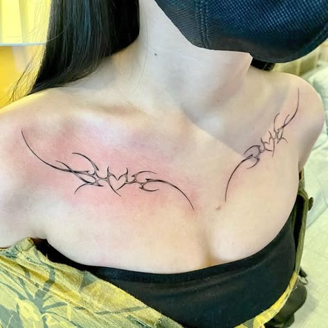 Tattoos For Lovers, Tattoo Style Drawings, Collar Bone Tattoo, Discreet Tattoos, Spine Tattoos, Subtle Tattoos, Aesthetic Tattoo, Elegant Tattoos, Dope Tattoos