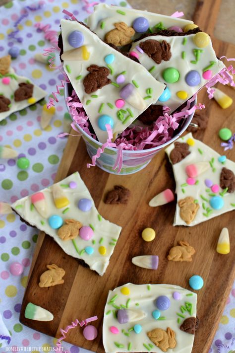 Easter Bunny Bark! An easy no-bake treat to satisfy everybunny's sweet tooth! | homeiswheretheboatis.net #Easter #nobake #recipe #easy #bunny Easter Bunny Desserts, Bunny Bark, Easter Bunny Bark, Easter Bark, Bunny Desserts, Easter Countdown, Easter Food Appetizers, Bunny Bait, Easter Dishes