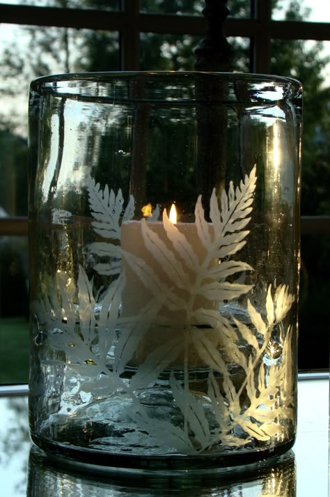 Glass Bottle Etching, Etched Glass Vase, Etched Glass Candle Holders, Etched Glass Cup Ideas, Etched Drinking Glass Ideas, Etched Glass Gift Ideas, Laser Glass Engraving, Christmas Glass Etching Ideas, Cricut Etched Glass Projects