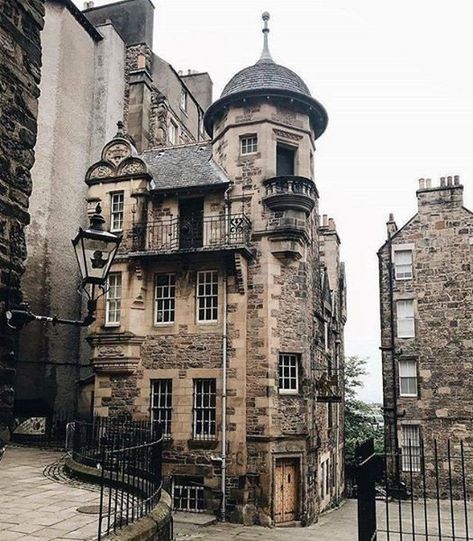 Steampunk Tendencies Wammy's House, Stone Building, Scotland Uk, Interesting Buildings, England And Scotland, Edinburgh Scotland, Scotland Travel, Beautiful Architecture, Beautiful Buildings