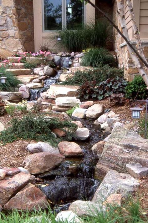 backyard streams | Backyard stream Front Yard Water Feature, Front Yard Pond, Water Fall Ideas, Bathtub Planter, Backyard Streams, Front Garden Inspiration, Recycled Garden Ideas, Outdoor Layout, Front Door Landscaping