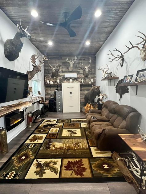 Hunting Office Ideas, Hunting Man Cave Ideas, Hunting Room Ideas, Trophy Rooms Hunting, Hunting Rooms, Hunter Man Cave, Hunting Room Design, Hunting Room Ideas Man Caves, Hunting Room Decor