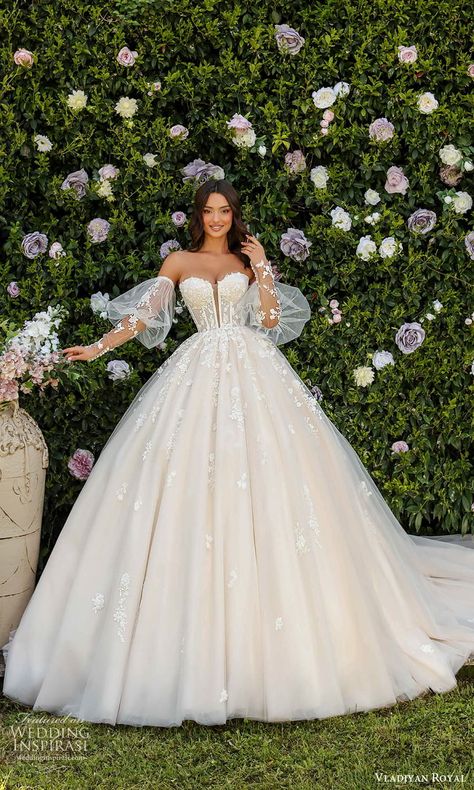 Ballgown Dresses With Sleeves, Wedding Inspirasi, Wedding Dress Puffy Sleeves Ball Gowns, Unique Ballgown Wedding Dress, Ball Gown Wedding Dress Lace, Bride Princess Dress, Wedding Dresses Royal, Wedding Dress Bride, Wedding Dress For Bride