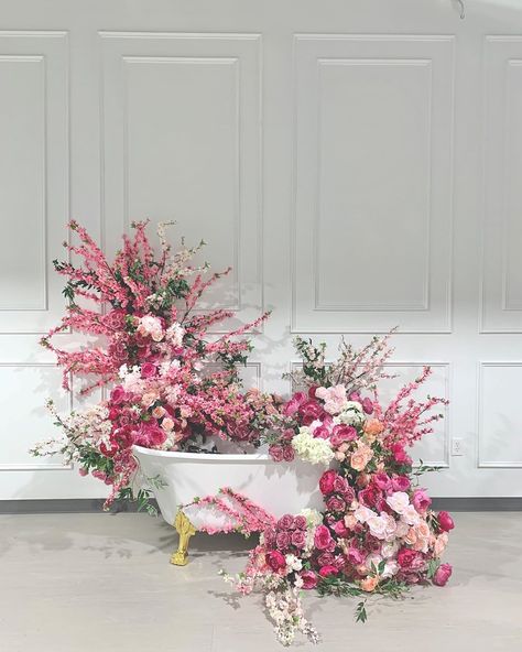 Flowers In Bathtub, Bathtub Flower Photoshoot, Bathtub With Flowers, Flower Bathtub, Couch Floral Installation, Immersive Floral Installation, Floral Installation Photoshoot, White Carousel, Bathtub Aesthetic