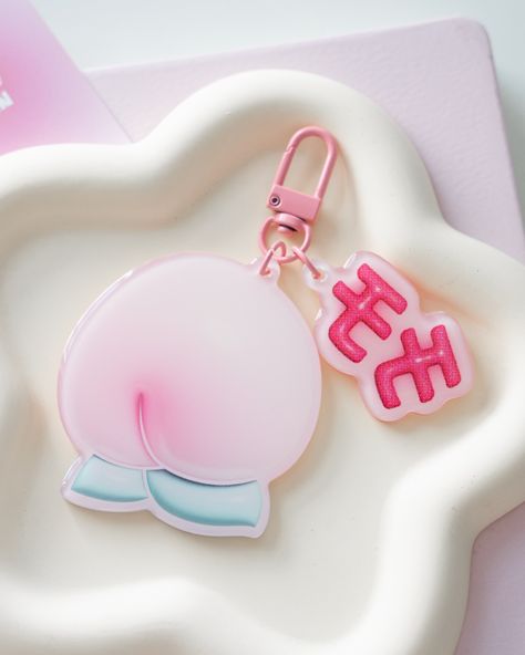 Peach 3D Keychain and momo text. Cute keychains that lighten your mood everday. Epoxy Keychain, Text Cute, 3d Keychain, Cute Keychains, Keychains