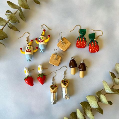 Diy Strawberry Earrings, Candy Clay Earrings, Weird Clay Earrings, Flower Strawberries, Strawberry Candies, Funky Clay Earrings, Clay Earrings Ideas, Clay Earring Ideas, Clay Earrings Diy