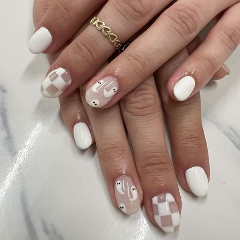 Ghost And Checkered Nails, Aesthetic Summer Nail Designs, Checkered Ghost Nails, Checkered Nails How To, Tan And White Checkered Nails, Black Nails With Checkered Accent Nail, Halloween Nails Checkered, Black White Checkered Nails, Beige Checkered Nails