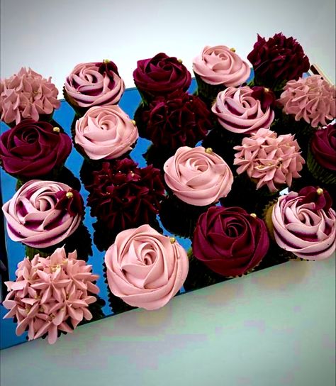 Burgundy And Rose Gold Birthday Party, Maroon Cupcakes Ideas, Burgundy And Black Bridal Shower Ideas, Maroon And Gold Bridal Shower Ideas, Burgundy And Pink Cupcakes, Burgundy Rose Gold Wedding Cake, Burgandy Wedding Dessert Table, Rose Gold Pink And Burgundy Party, Maroon And Blush Pink Wedding