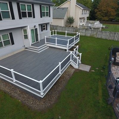 Deck Picture in Island mist trex deck with white vinyl rails - Picture 7544 Trex Deck Designs, Deck Design Plans, Grey Deck, Ground Level Deck, Deck Remodel, Deck And Patio, Vinyl Railing, Deck Pictures, Deck Colors