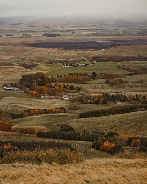 Scotland Wallpaper, Scottish Cottages, Victoria Erickson, Log Fire, Cottage Aesthetic, Autumn Magic, Autumn Colours, Leaves Fall, Country Farm