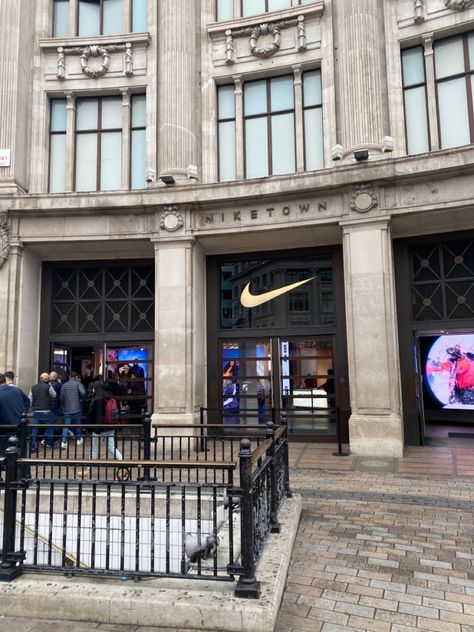 Nike London Central Nike Shopping Bag Snapchat, London Stores Aesthetic, Nintendo Store Nyc, Borough Market London Aesthetic, Nike London, New York Shopping, Jordan Shop, London Shopping, Nike Store