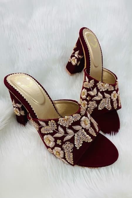 Bridal Heels Indian, Heels Indian, Lace Designs On Suits, Plazzo Designs, Bridal Sandals Heels, Best Indian Wedding Dresses, Bride Heels, Bridal Sneakers, Indian Shoes