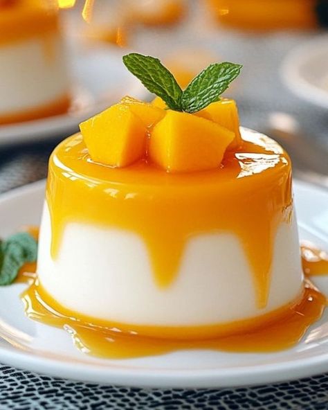 Cake Mango, Mango Panna Cotta, Grandma Cooking, Italian Dessert, Italian Desserts, Fresh Cream, Mango, Dessert, Cream