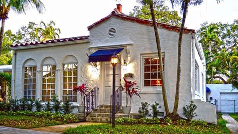 Coral Gables Florida Style Homes, 1920 Home, Spanish Colonial Homes, Spanish Home, Coral Gables Florida, Spanish Bungalow, Historic Homes For Sale, Mediterranean Revival, Mediterranean Architecture