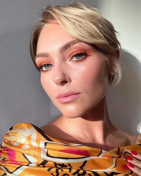 AnnaSophia Robb on Instagram: "A lil sass, a lil lip gloss, a lotta help from my friends 💕 @cgonzalezbeauty @cristinarmstrong @thomaschristos @armanibeauty" Leslie Burke, Summer Los Angeles, Zayn Malik Tattoos, Anna Sophia Robb, Haircuts 2020, Dream Nose, Kismet By Milka, Anna Sophia, Vanessa Kirby