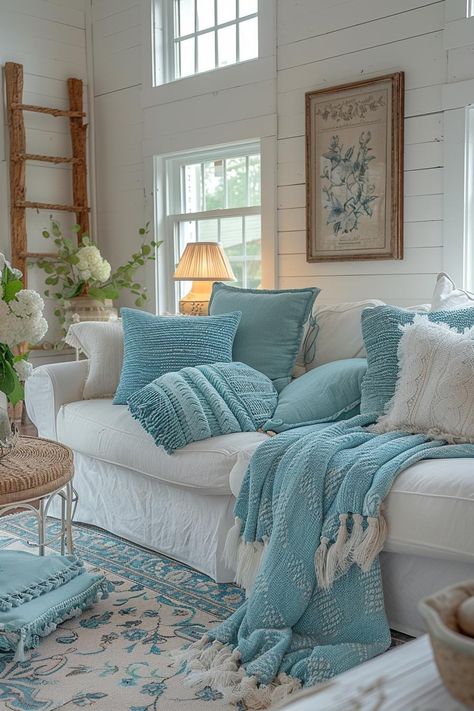 Boho Coastal Living Rooms, Chic Coastal Decor, Chic Boho Living Room, Coastal Living Room Ideas, Vintage Apartment Decor, Beachy Living Room, Beachy Home, Deco Marine, Vintage Apartment