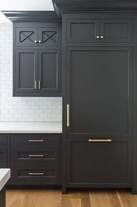 Black cabinets with gold pulls Timeless Interior Design, Black Paint Color, Timeless Interior, Timeless Kitchen, Black Kitchen Cabinets, Classic Kitchen, Dark Cabinets, White Countertops, Studio Mcgee