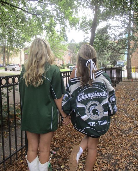 Michigan State Outfit, Umich Gameday Outfit, Michigan State Tailgate Outfits, Cute Football Game Outfit, Michigan State University Outfits, Michigan State Game Day Outfit, College Game Day Outfit, College Game Day Aesthetic, College Gameday Aesthetic