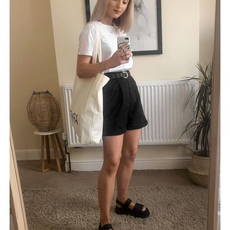 Emily Claire (@bxwie) • Instagram photos and videos Black Shorts Outfit Summer, Cotton Shorts Outfit, Black Shorts Outfit, High Waisted Shorts Outfit, Dress Shorts Outfit, Legs Outfit, Shorts Outfits Women, Black High Waisted Shorts, Summer Shorts Outfits