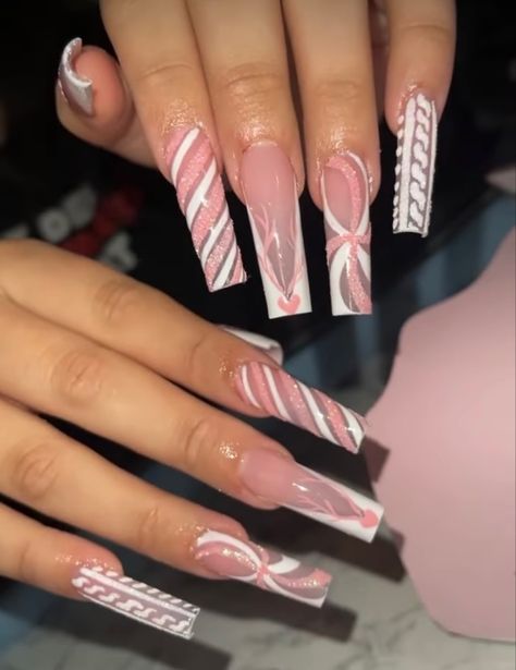 Christmas Nail Sets Pink, Winter Long Nails, Christmas Baddie Nails, Winter Nail Sets, Christmas Nail Sets, Pink Bling Nails, Acrylic Nail Designs Coffin, Long Acrylic Nail Designs, Winter Nails Acrylic