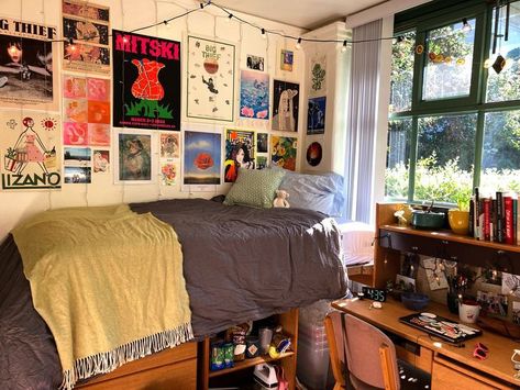 Vintage College Dorm Aesthetic, Room Aesthetic With Posters, Small Dorm Ideas For Women, Dorm Room Eclectic, Lighting In Dorm Room, Dorm Front Door Decor, Aesthetic Dorm Room Maximalist, Art Dorm Room Ideas, Art Student Dorm Room