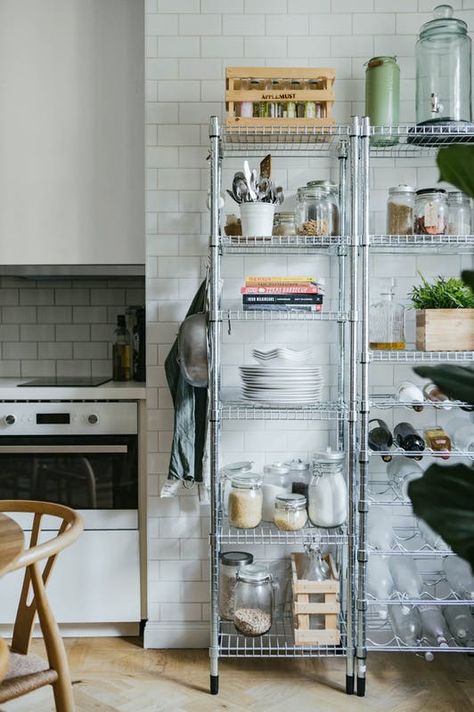 Here's how to make a small space look really, really big. Small Apartment Kitchen Decor, Tiny Studio Apartments, Studio Layout, Small Apartment Kitchen, Crazy Ideas, Kitchen Decor Apartment, Studio Apartment Layout, Tiny Studio, Apartment Layout