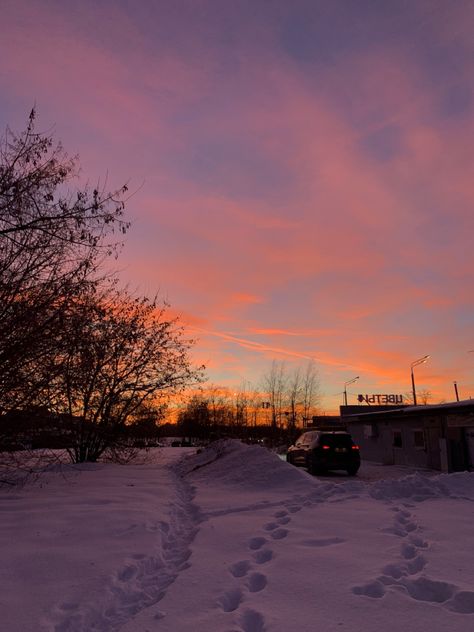 Winter Sunset Aesthetic, Dopamine Boost, Christmas Sunset, Winter Sunsets, Insta Board, Geeky Art, Winter Sunset, Sunset Aesthetic, Winter Walk